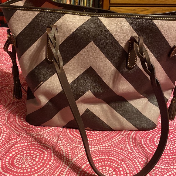 Dooney and Bourke large tote.  New with tag - Picture 2 of 14